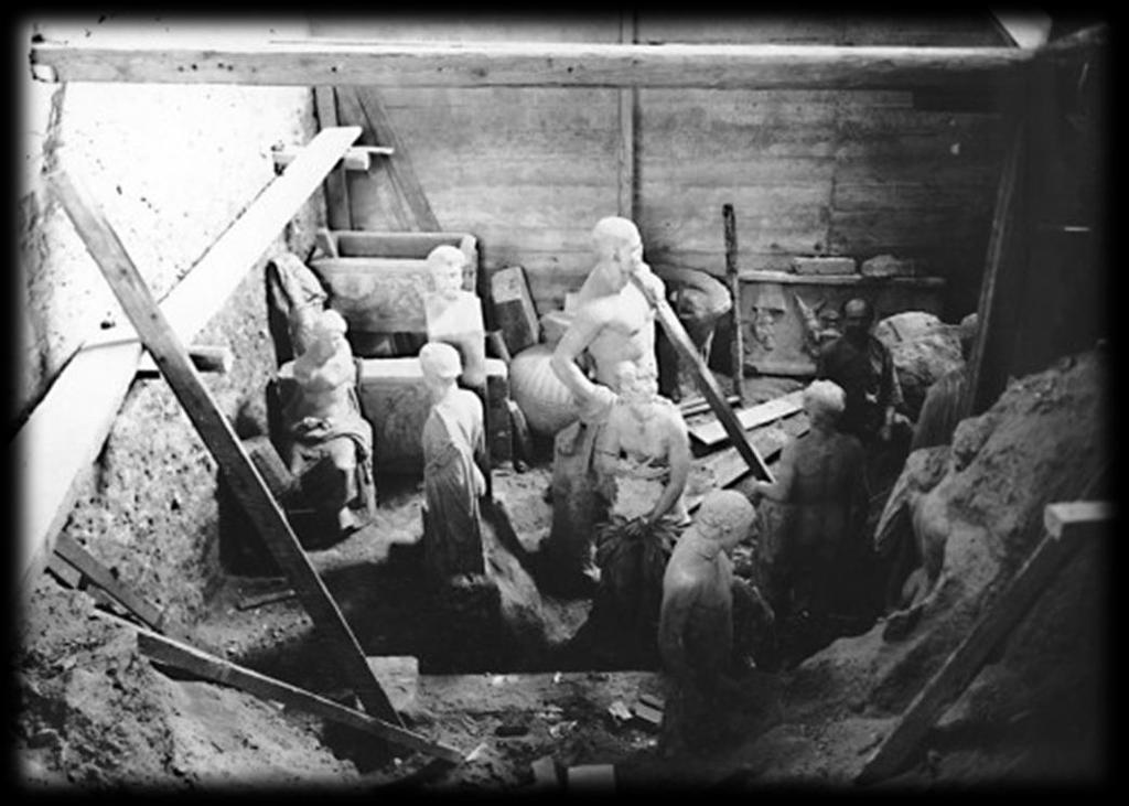 Β. «Το ΟΧΙ των αγαλμάτων» Αθήνα 1940. Ήδη έξι μήνες πριν την κήρυξη του πολέμου στο Εθνικό Αρχαιολογικό Μουσείο είχε σημάνει συναγερμός για την προστασία των εκθεμάτων σε περίπτωση πολέμου.