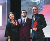 ΒΡΑΒΕΙΟ BEST CONCEPT MA, RADISSON BLU HOTEL, ΛΑΡΝΑΚΑ ο μάνος μωυσέως Marketing & Communication Director της Quality Group, παρέλαβε το τιμητικό βραβείο από τον τραγουδιστή Κωνσταντίνο Χριστοφόρου.