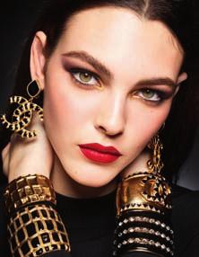 BEAUTY trend Με τη Νεφελη ΚυπριαΝου Luxe Rich Gemstone Eyeshadow, Bobbi Brown, μια έντονη νέα σύνθεση με πολυδιάστατες λαμπερές χρωστικές, χαρίζει στα μάτια ένα glossy, γυαλιστερό αποτέλεσμα που