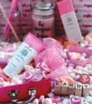 Cream All skin types (15ml) και μια Extra-firming face Mask (15ml). θα το βρεις στους πάγκους της Clarins στα μεγάλα καταστήματα ομορφιάς.
