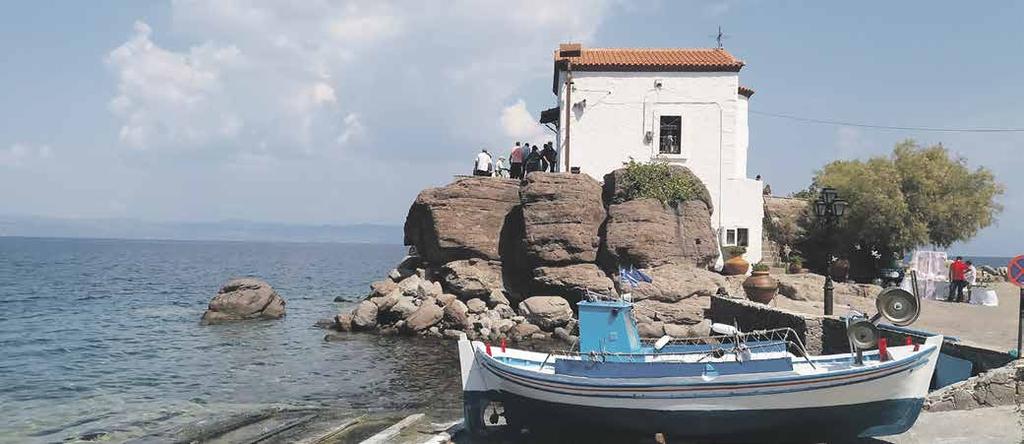 Γεννήθηκε το 1890 και ήταν το πρώτο από τα πέντε παιδιά του εμπόρου Χαράλαμπου Σταματόπουλου και της Ασπασίας Γεωργιάδη.