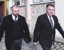 Ατάραχη η Δούρου που δεν σκέφτηκε ότι αν έπρεπε να γινόταν μια πορεία στην Αθήνα θα ήταν για τα θύματα της πυρκαγιάς στο Μάτι όπου σκοτώθηκαν περισσότεροι απ όσα τα χρόνια της Χούντας στην Ελλάδα Το