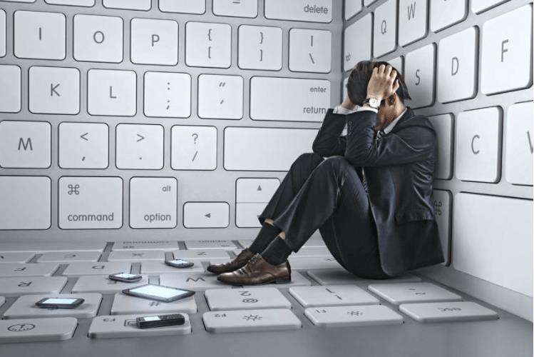Να τοποθετήσετε τον υπολογιστή σε ένα σημείο όπου θα μπορείτε, με διακριτικό τρόπο, να παρακολουθείτε τα παιδιά σας όταν τον χρησιμοποιούν, αλλά και να τους δίνετε την ευκαιρία να μοιράζονται μαζί