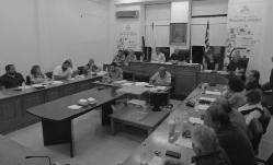 Το κανάλι που ξεκινάει από τα Πολυμερέικα και καταλήγει στις αποθήκες της ΔΕΗ, το οποίο έχει γεμίσει χόρτα, δέντρα με τις πρώτες βροχές θα υπάρξουν τεράστια προβλήματα και το τρίτο ερώτημα αφορούσε