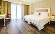 EMERALD SUITES & SPA 4* γευτούμε (για όσους ενδιαφέρονται) τις ευεργετικές τους ιδιότητες στην εξωτερική πισίνα, καθώς και να απολαύσουμε έναν καφέ δίπλα στις πηγές.