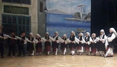 Το βιβλίο περιγράφει αναμνήσεις από τα παιδικά χρόνια της συγγραφέως στην Κωνσταντινούπολη και αφηγήσεις της γιαγιάς της, από την Αρετσού (Ρύσιον) της Βιθυνίας.