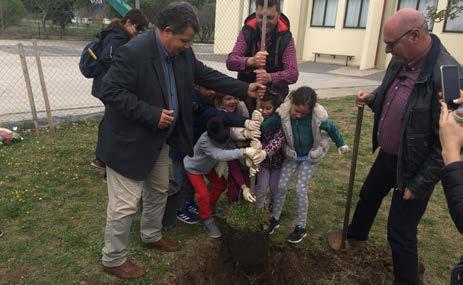 περιβάλλον.στις δράσεις αυτές συμμετείχαν εκατοντάδες εθελοντές οι οποίοι καθάρισαν αλσύλλια, γειτονιές, σχολεία και πάρκα, καθαρίζοντας και ομορφαίνοντας τις περιοχές του δήμου μας.
