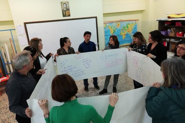 Η έκθεση των μαθητών εκφράζει την δημιουργική διάθεση και εξωστρέφεια της καλλιτεχνικής δημιουργίας των παιδιών προς την κοινωνία.