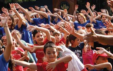 Beinahe 300 Schülern von 3 bis 12 Jahren aus ganz unterschiedlichen Schulen des Athener Großraums wurde ein abwechslungsreiches Programm geboten, auch wieder den Schülern der kommenden Jahrgangsstufe