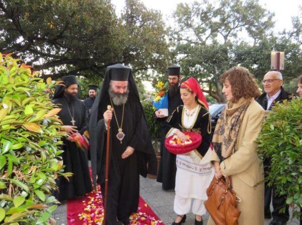 όλες τις πρωτεύουσες των διαμερισμάτων της Αυστραλίας». Πρώτος προορισμός της περιοδείας του ήταν η Πέρθη της Δυτικής Αυστραλίας (πεντέμισι ώρες αεροπορικώς από το Σύδνεϋ).