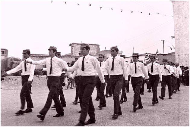 ΣΧΟΛΙΚΗ ΧΡΟΝΙΑ 1972-1973 ΚΛΑΣΙΚΟ 1.Αντωνίου Λουκάς 11.Λυσάνδρου Ζηνοβία 2.Βελούσης Πέτρος 12.Μακρίδης Ανδρέας 3.Γρηγορίου Δήμητρα 4.Ζέκου Βασιλική 13.Παπαδοπούλου Σωτηρία 14.Σούγλη Μαργαρίτα 5.