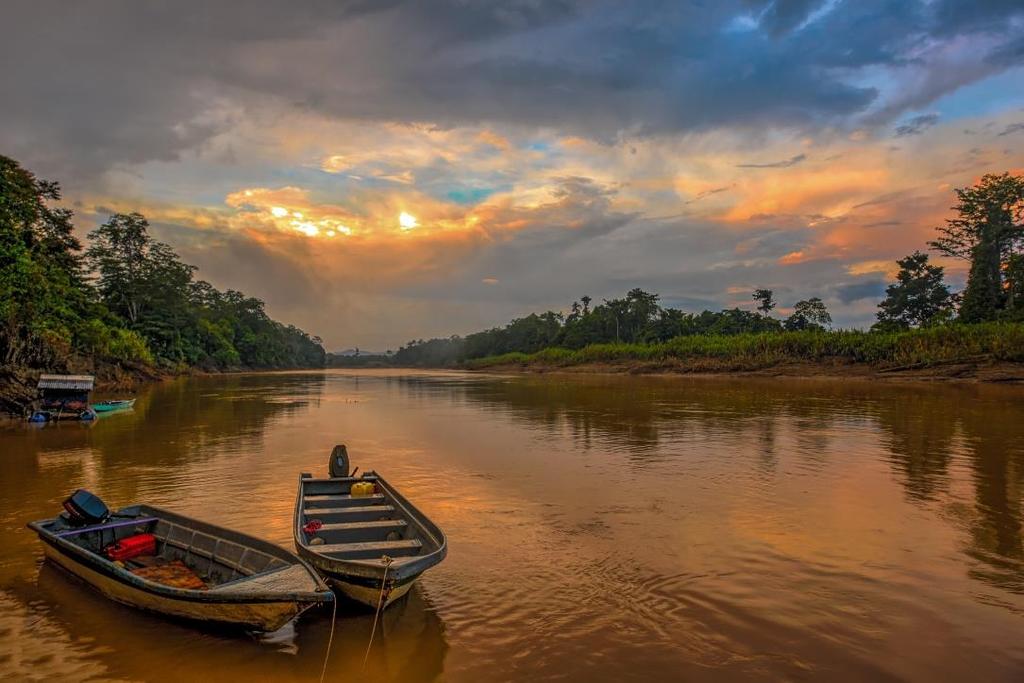 Κιναμπατανγκάν Ο ποταμός Κιναμπατανγκάν είναι ο δεύτερος μεγαλύτερος στη Μαλαισία, έχει μήκος 560 χιλιόμετρα, ξεχύνεται από τα βουνά του Σαμπάχ νοτιοδυτικά και εκβάλλει στη βόρεια θάλασσα Σουλού.