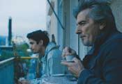 Otranto ΔΙΑΡΚΕΙΑ / DURATION: 25 ΣΚΗΝΟΘΕΣΙΑ / DIRECTOR: Jonian Bisai, Sotiris Tsiganos Τέσσερις γυναικείες φωνές υφαίνουν μια πολυφωνική αφήγηση της τραγικής ιστορίας του σκάφους «Katër i Radës», που