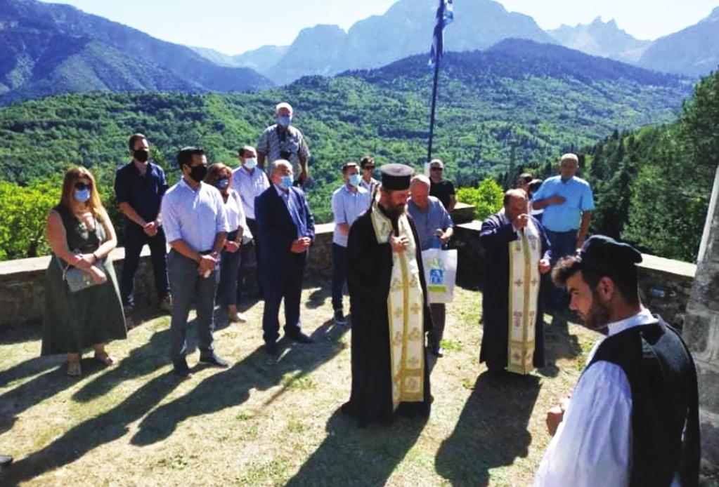 Μαρτέκας Θοδωρής και τα μέλη Μακρής Δημήτριος, Μαρτέκας Βασίλειος, Κάππα Έφη και Τσαλίκη Κατερίνα ενώ τον Σύλλογο Αρτοτινών Μεσολογγίου «Αγ. Ιωάννης ο Πρόδρομος» εκπροσώπησαν οι κ.κ. Κορδοπάτης Γρηγόρης, Κατσαρός Δημήτριος και Τσαμαδιάς Παναγιώτης.