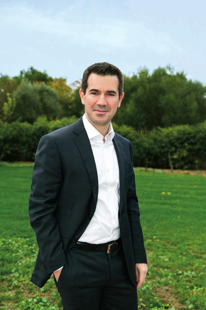 13 Η ΔΙΟΙΚΗΤΙΚΗ ΟΜΑΔΑ ΓΙΩΡΓΟΣ ΛΑΜΠΡΙΝΟΣ Chief Executive Officer Καθημερινή πηγή έμπνευσης, δημιουργίας και προσφοράς, αυτό είναι η GEP για μένα.