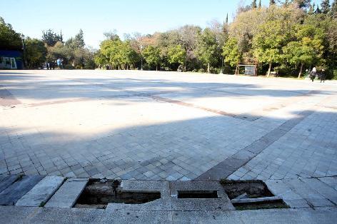 Κεφάλαιο 4ο Μετά την ανάλυση των παραπάνω χαρτών παρατηρούμε πως η διαφορά στη θερμοκρασία χωρίς τις υδάτινες επιφάνειες κυμαίνεται στους +0,1-0,2 oc, ενώ η αντίστοιχη διαφορά στη σχετική υγρασία