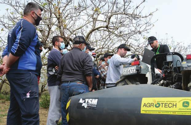 REPORT Top Soil Mapper της Agrotech SA: Με χάρτη στο χωράφι Πρώτη γνωριµία της γεωργίας ακριβείας της Agrotech µε δενδρώδεις εκµεταλλεύσεις Του Πέτρου Γκόγκου Κατευθύνει το χέρι του παραγωγού στο