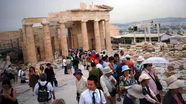 24 TRAVELLING Greek Press May 21, 2021 Γιάννης Κακαγιάννης Οι ταξιδιώτες από συνολικά 55 χώρες μπορούν να έρχονται στην Ελλάδα χωρίς να υπόκεινται σε καραντίνα.