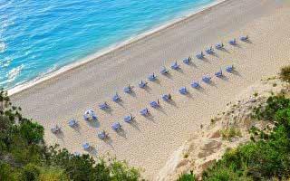 Πρεμιέρα έκανε ο ελληνικός τουρισμός, με συνολικά 55 χώρες να βρίσκονται στη λίστα με τα κράτη από τα οποία οι ταξιδιώτες μπορούν να έρχονται πλέον στη χώρα μας χωρίς να είναι υποχρεωμένοι να τεθούν