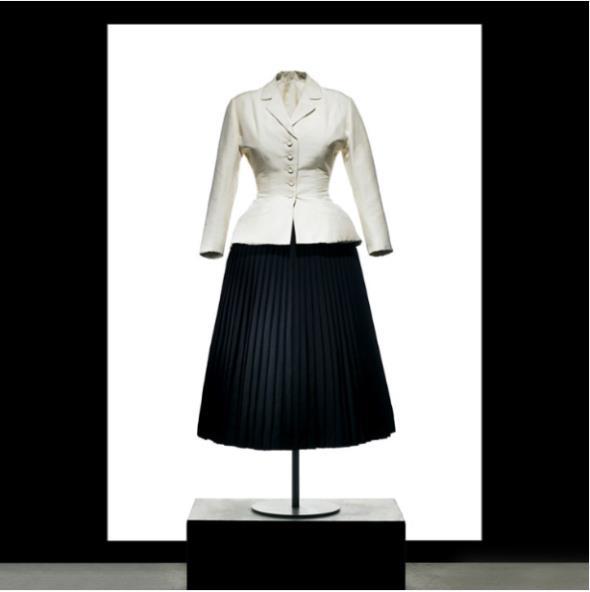 Εικόνα 8. The Bar Suit, Corelle Collection, 1947 (Πηγή: www.dior.com) 4.5.2.