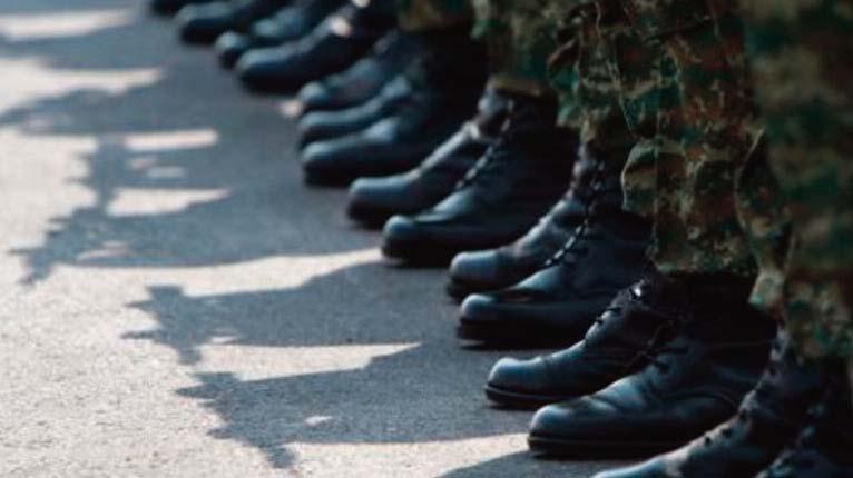 PΠΕΜΠΤΗ 10 ΙΟΥΝΙΟΥ 2021 OLITICAL 14 E ΛΛΑΔΑ Αποκάλυψη - σοκ για βιασμό στρατιώτη στο Κέντρο Εκπαίδευσης Ρεπορτάζ: Κώστας Καντούρης Μήνυση που υποβλήθηκε στον στρατιωτικό εισαγγελέα προκαλεί