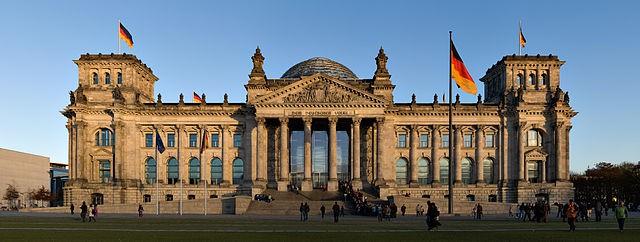 #Γερμανικό Κοινοβούλιο Ράιχσταγκ (Reichstag) Το Ράιχσταγκ είναι ένα από τα πιο ιστορικά μνημεία του Βερολίνου.