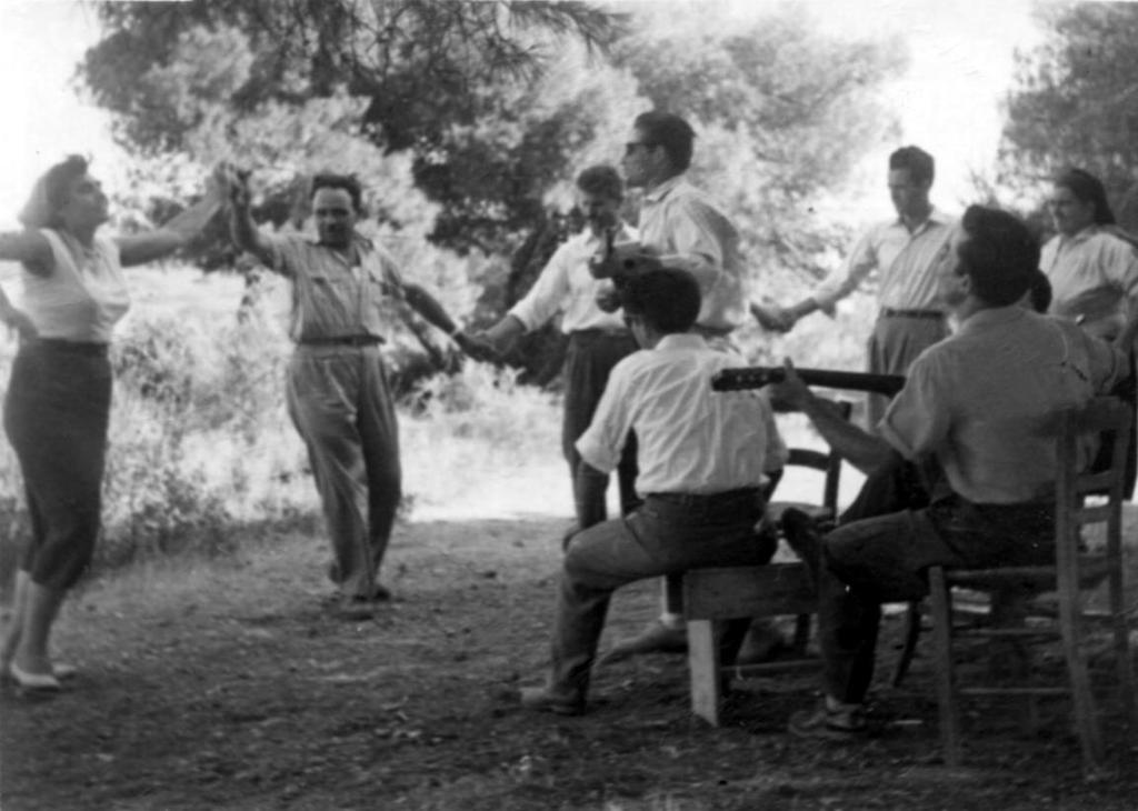 Στουραϊτης σε πατινάδα στο Λαύριο.