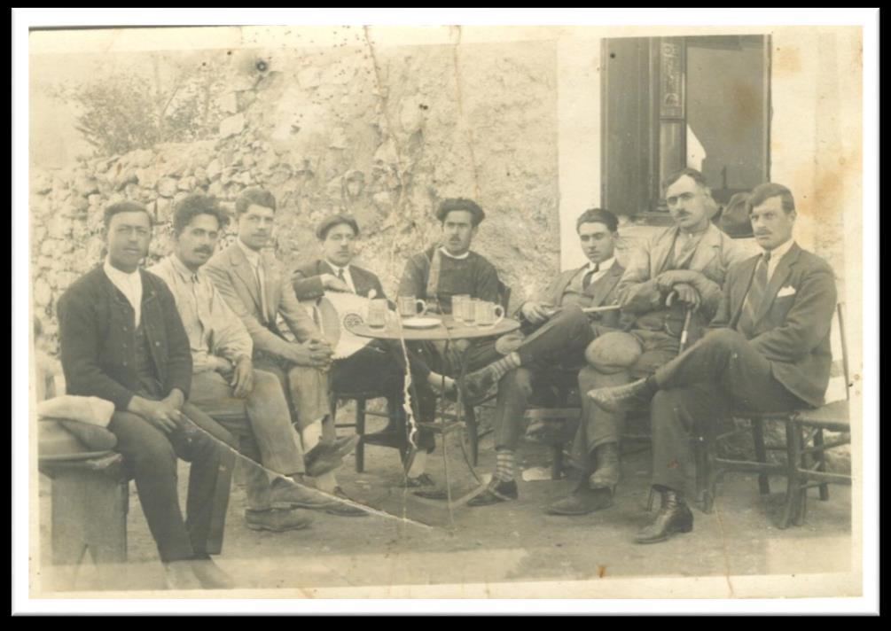 γραμμένος και στο σωματείο μουσικών της Αθήνας και έτσι συνεργαζόταν και με μουσικούς σε όλη την Αττική.
