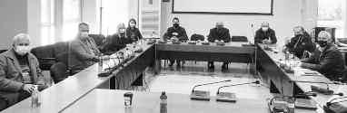 τοπικά ΣΑΒΒΑΤΟ 10 ΑΠΡΙΛΙΟΥ 2021 σελίδα 15 Σύσκεψη στο Δημαρχείο Φαρκαδόνας Ευρεία συνάντηση και σύσκεψη πραγματοποιήθηκε στο Δημαρχείο Φαρκαδόνας με θέμα που επείγει και δεν είναι άλλο από την άμεση