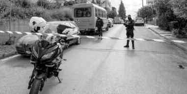 Στην κλινική επίσης βρέθηκαν και άντρες της Ελληνικής Αστυνομίας. Οι συνθήκες του τραγικού δυστυχήματος διερευνώνται από την αστυνομία.