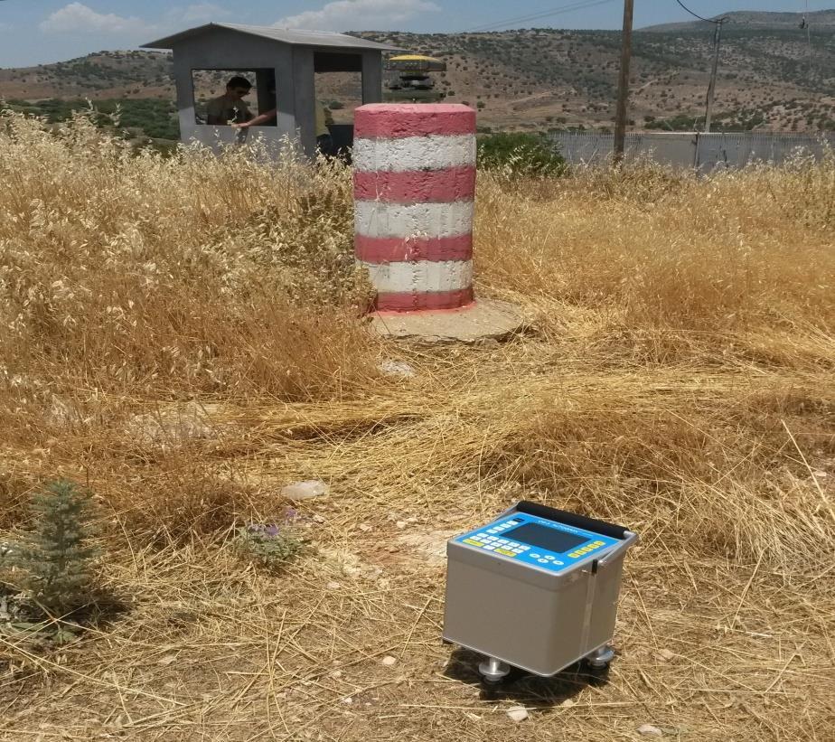 Οδηγώντας επί της οδού Βάρης-Κορωπίου προς Κορωπή, στρίβουμε αριστερά στην Α. Παπανδρέου, συνεχίζουμε για 400μ.