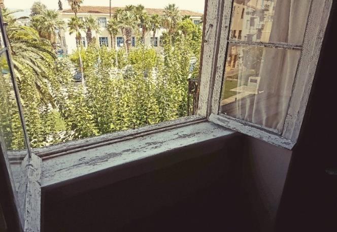 καθώς στην πλειοψηφία τους οι πόρτες του Α ορόφου δεν έχει