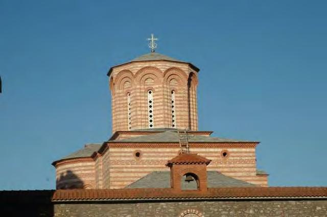Με το βλέμμα της αγκαλιάζει μέρος του Κάτω Ολύμπου, τη βόρεια πλευρά του Κισσάβου, το δέλτα του Πηνειού ποταμού και μεγάλο τμήμα του Θερμαϊκού κόλπου.