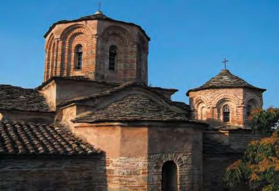 Τα Ασκηταριά των Αγίων Αναργύρων Βρίσκονται 10χλμ περίπου ανατολικά από την Αγιά, στη βραχώδη δυτική πλευρά του Μαυροβουνίου.
