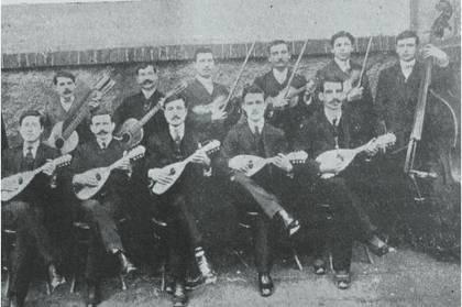 δισκογραφικών εταιριών το 1946 το ρεμπέτικο γνώρισε νέα ακμή, μέχρι να δώσει τη θέση του στο λαϊκό. Τα περισσότερα ρεμπέτικα γράφτηκαν κατά τις δεκαετίες του 1930 ως και του 1940.