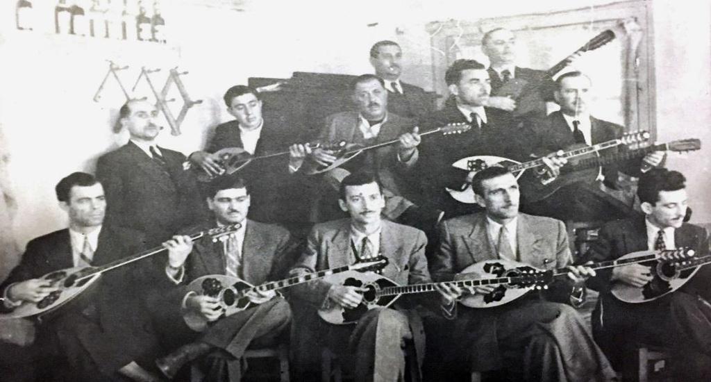 2.2 Χρονολογική σειρά Με χρονολογική σειρά εμφάνισης στη δισκογραφία αναφέρουμε ενδεικτικά τους εξής κιθαρίστες: Κώστας Δούσσας, Α.
