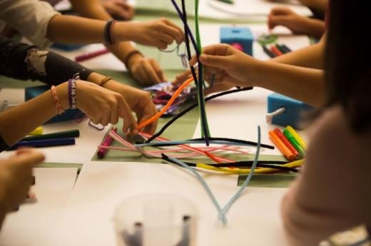 με artbots και της σχέσης του με τον πουαντιγισμό από τη γράφουσα Αναστασία Ζωή Σουλιώτου,
