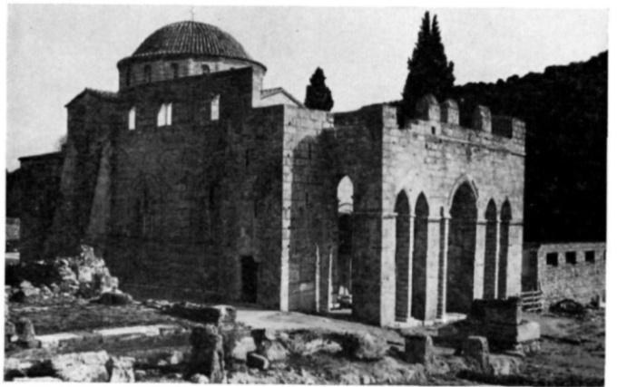 8,1.9,1.10,1.11). Εικόνα 1.7 Δυτική όψη του εξωνάρθηκα πριν την αναστήλωση Εικόνα 1.
