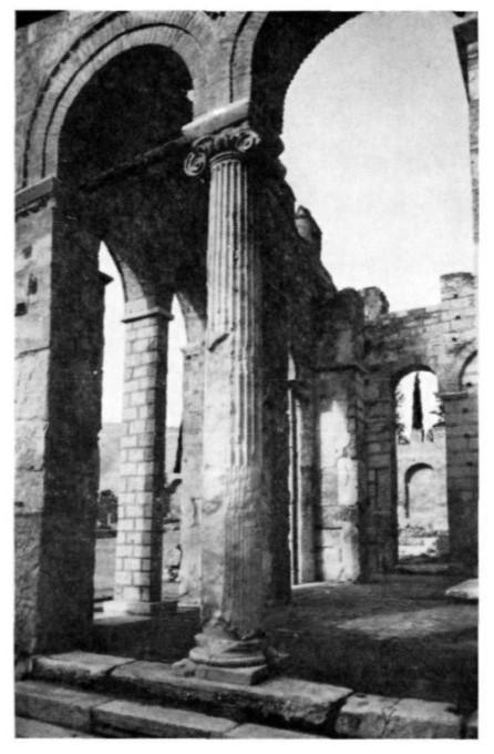 9 Βορειοδυτική Όψη του Καθολικού πριν τις επισκευές ( Παλιά Φωτογραφία) Εικόνα 1.