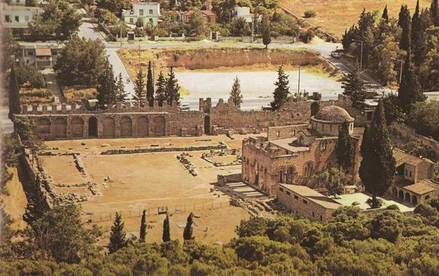 Το 1990 η Μονή Δαφνίου εντάχθηκε στον Κατάλογο Παγκόσμιας Πολιτιστικής Κληρονομιάς της UNESCO.