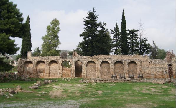 Επιπλέον έγιναν κάποιες μικρές φθορές όπως ρηγματώσεις σε κάποια τμήματα της Μονής και αποκόλληση κάποιων ψηφίδων. Εν έτη 2020 η Μονή Δαφνίου είναι επισκέψιμη για το ευρύ κοινό.