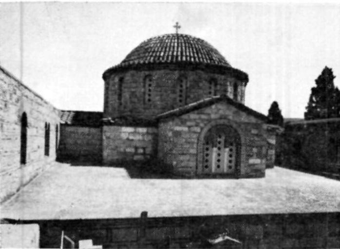 18). Το κωδωνοστάσιο ήταν πύργος στον οποίο ήταν τοποθετημένες οι καμπάνες και είχε τετράγωνο σχήμα σε κάτοψη.