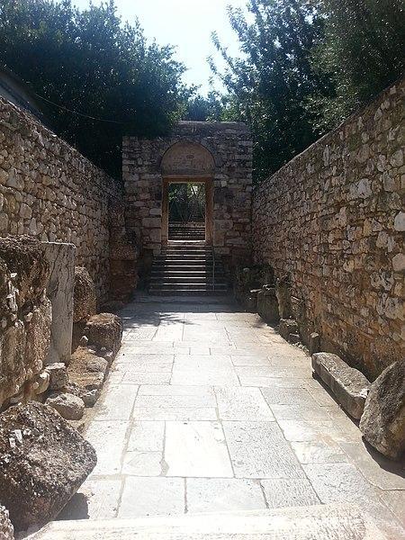 Με άλ υ Περ β λ υ τ ς Ι.Μ Δαφ ί υ, Β Φάσ» 107 (Εικ.1.17,1.18,1.19,1.20,1.21). Εικόνα 2.19 Κύρια είσοδος Μονής Δαφνίου στην ανατολική πλευρά Εικόνα 2.