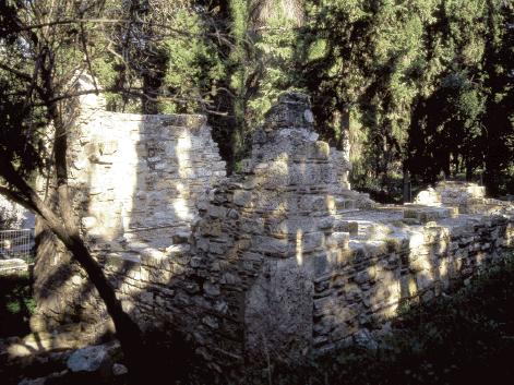βρέθηκε κρύπτη στην οποία εντοπίστηκαν οστά, ύστερα από ανασκαφή στην Ιερά Οδό.