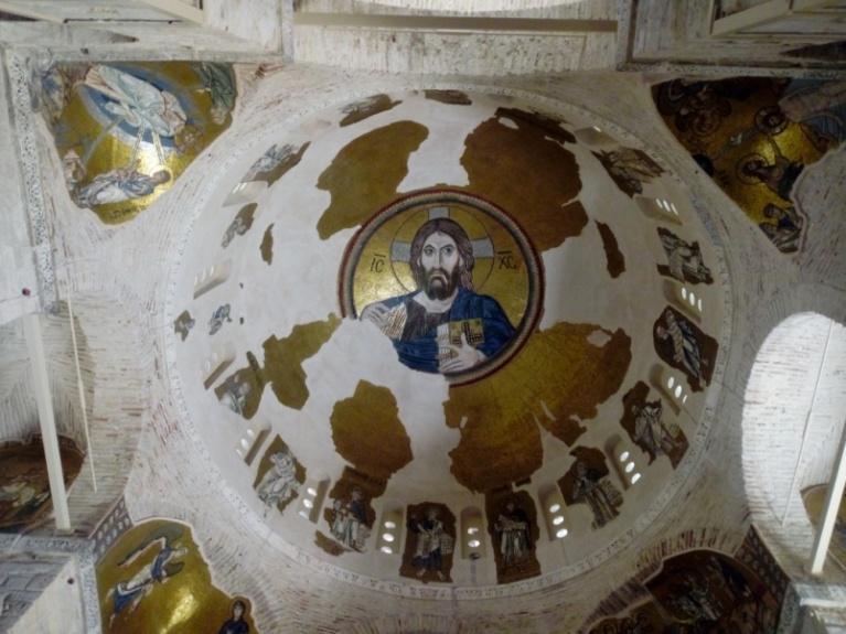 σκηνές με λεπτομέρεια που απεικονίζονται σε κάθε σημείο του. Εικόνα 2.