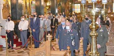 Η αφεντικίνα είναι πυρ και μανία και τη ρωτάει: «Γιατί Natasha θέλεις αύξηση ξαφνικά, τι έγινε;» «Τίπουτα κυρία δεν έγκινε απλά να, σιδερώνω καλύτερα από εσάς» «Και για αυτό θέλεις αύξηση; Και ποιος