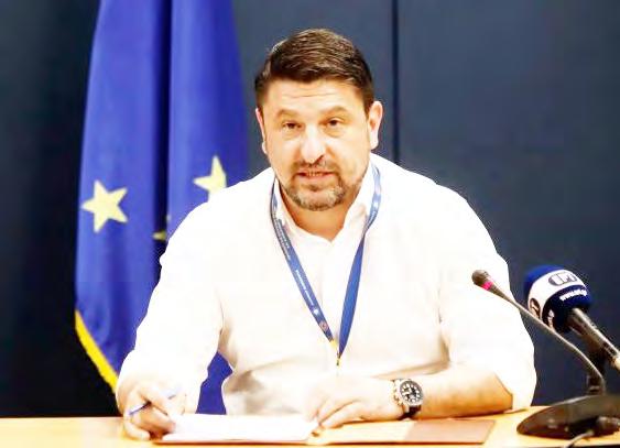 Μπορεί να μην έγιναν λιτανείες των εικόνων με την συνοδεία κλήρου και λαού, ωστόσο και οι δύο εκκλησίες και χωριά του Βερμίου πλημμύρισαν από κόσμο που ήταν δύσκολο να τηρήσουν μέτρα και αποστάσεις.