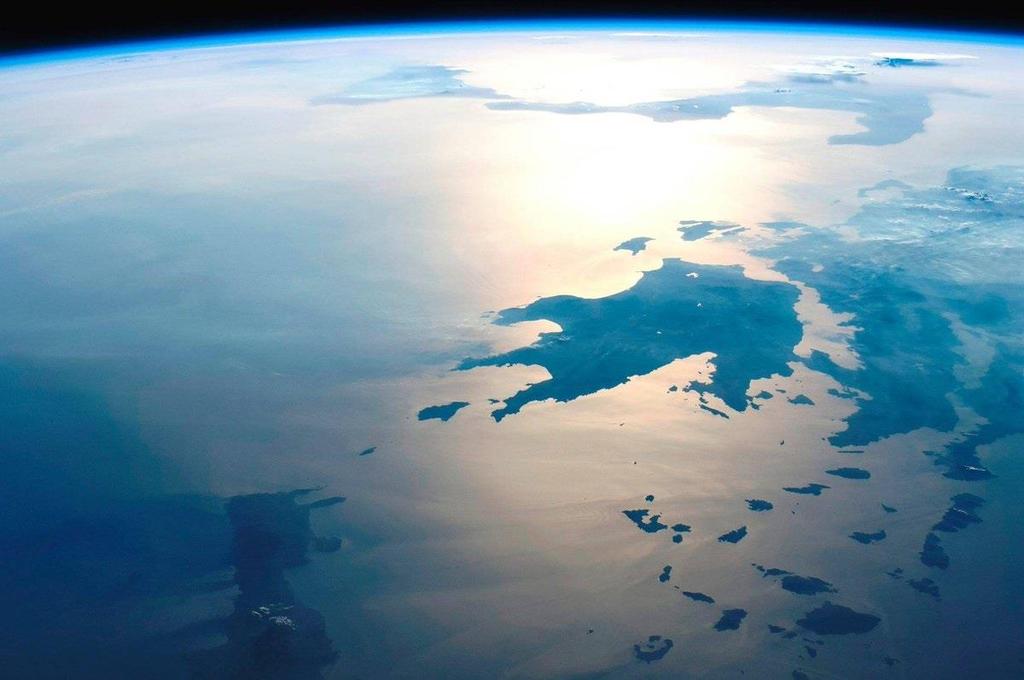 Δορυφορική λήψη της Νότιας Ελλάδας Διακρίνεται στο κέντρο η Πελοπόννησος