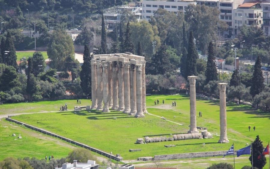 Ο ΝΑΟΣ ΤΟΥ ΟΛΥΜΠΙΟΥ ΔΙΟΣ Η κατασκευή του ναού του Ολυμπίου Διός ξεκίνησε επί Πεισίστρατου, αλλά ολοκληρώθηκε από τον Ρωμαίο