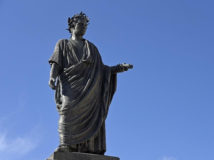 Ορειχάλκινο άγαλμα του Οράτιου στην Venosa της Νότιας Ιταλίας Πηγή